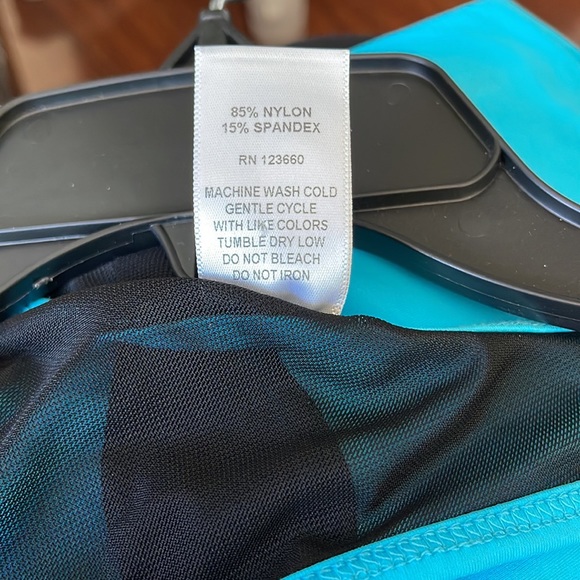 Workout Top - Picture 4 of 4